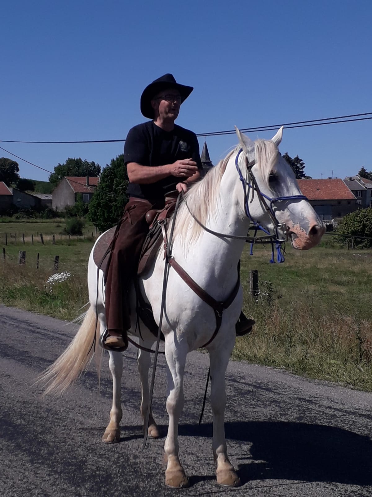Former son partenaire de Randonnée en devenant son guide protecteur.