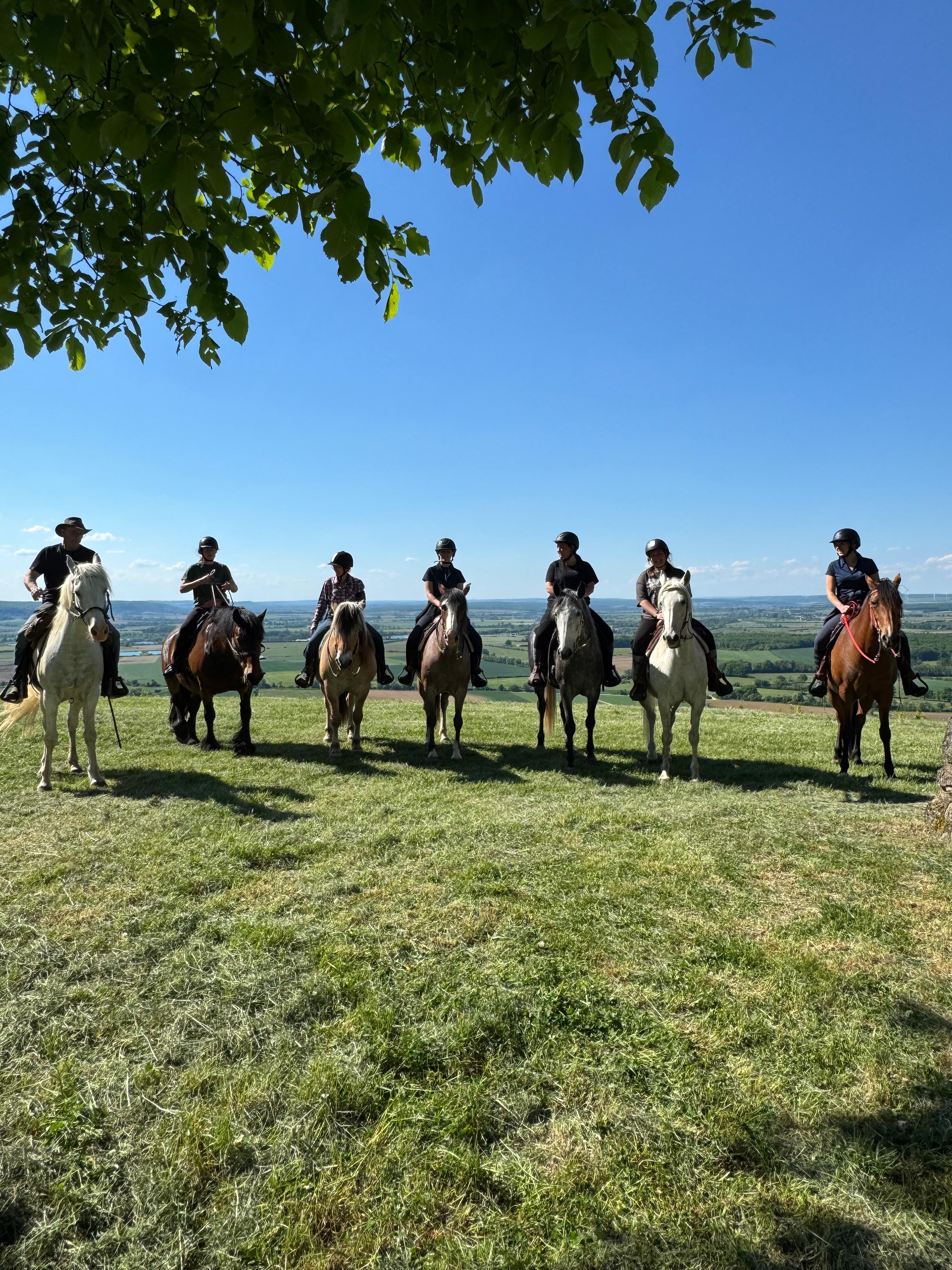 Randonnée à Cheval : » En Passant par la Porte des Chevaux. »